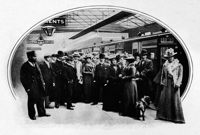 Tura başlayan bir tiyatro şirketi, Euston Station, Londra, c1900 1901 by Unbekannt