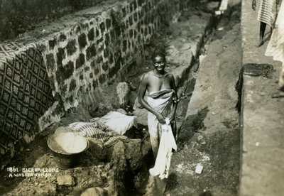 Bir çamaşırcı, Sierra Leone, 20. yüzyıl by Unbekannt