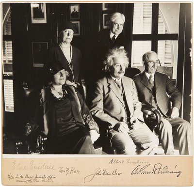Albert ve Elsa Einstein, John ve Lora Baer ve Arthur H. Fleming, Pasadena, 1 Ocak 1931, 1931. by Unbekannt