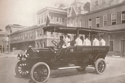 Askeri Polis Gücüne Ait Bir Otomobil, 1914 by Unbekannt
