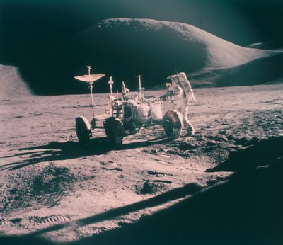 Apollo 15 astronotu James Irwin, Lunar Rover ile, Ağustos 1971 by Unbekannt