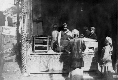 Arap aşçı, Halep yolu, Bağdat, Irak, 1917-1919 by Unbekannt