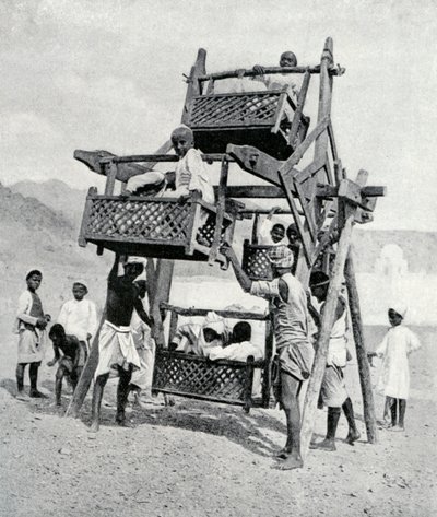 Arap çocukları büyük bir tekerleğin keyfini çıkarıyor, 1922 by Unbekannt