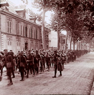 Silahlı birlikler, Chateau Thierry, Fransa, c1914-c1918 by Unbekannt