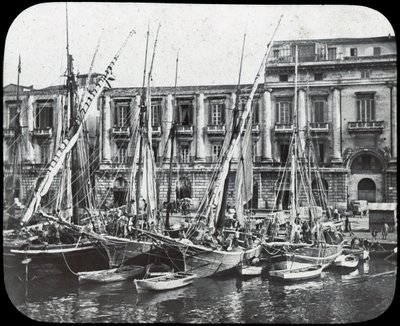 İskelede, Messina limanı, Sicilya, İtalya, 19. yüzyılın sonları veya 20. yüzyılın başlarında by Unbekannt