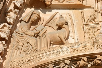 Batalha Manastırı: Evangelist Luke ve sığır eti, sembolü, Batalha, Portekiz by Unbekannt