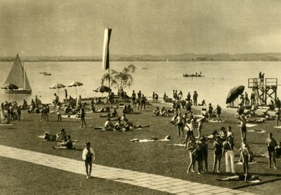 Konstanz Gölü kıyısında yıkananlar, Bregenz, Avusturya, c1935. by Unbekannt