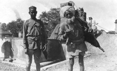 Bhistis veya su taşıyıcıları, Agra, Hindistan, 1916-1917 by Unbekannt
