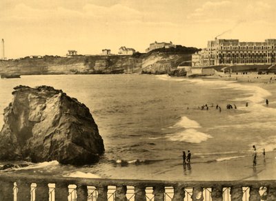 Biarritz - Hotel du Palais ve Körfez, c1930. by Unbekannt