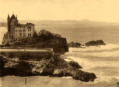 Biarritz - Villa Belza ve Chaine des Pyrenees, c1930. by Unbekannt