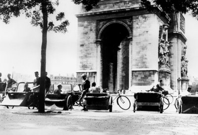Alman işgali altındaki Paris, Arc de Triomphe yakınlarındaki Place dEtoile