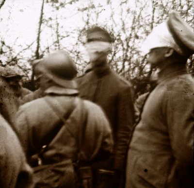 Gözleri bağlı askerler, Kasım 1918 by Unbekannt