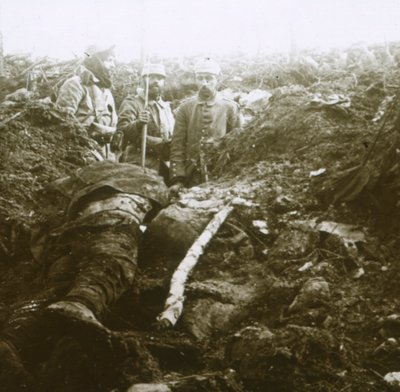 Cesetler ve mahkumlar, Les Éparges, kuzey Fransa, 1915. by Unbekannt