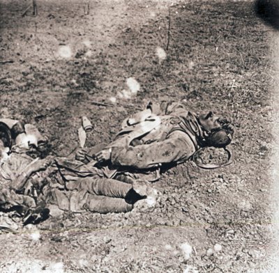 Ölü askerlerin cesetleri, c1914-c1918 by Unbekannt