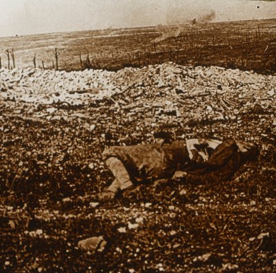 Uzaktan baraj ateşi olan gövde, c1914-c1918 by Unbekannt