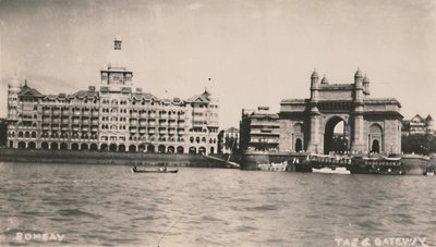 Bombay - Taj ve Ağ Geçidi, c1930. by Unbekannt