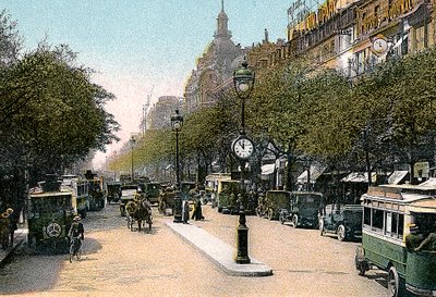 Boulevard des Italiens, Paris, caddede arabalar ve motorlu otobüsler, c1900 by Unbekannt