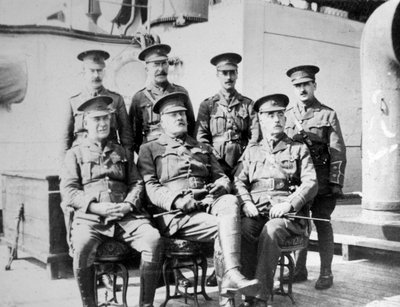 Kraliyet Edward hapishane gemisinde İngiliz subayları, Kasım 1914