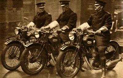 BSA motosikletlerinde İngiliz polisi, 1931, 1933. by Unbekannt