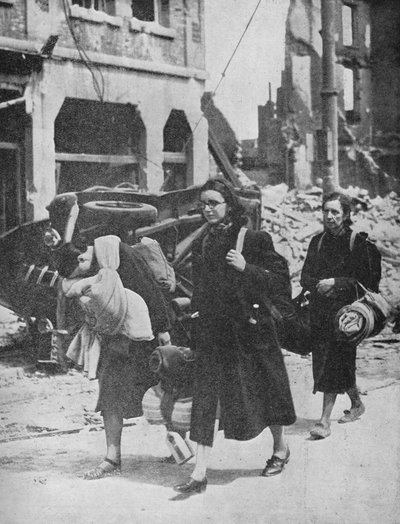 İngiliz birlikleri, mülteciler şehri terk ederken Louvain'de direniyor, 1940, 1940 by Unbekannt