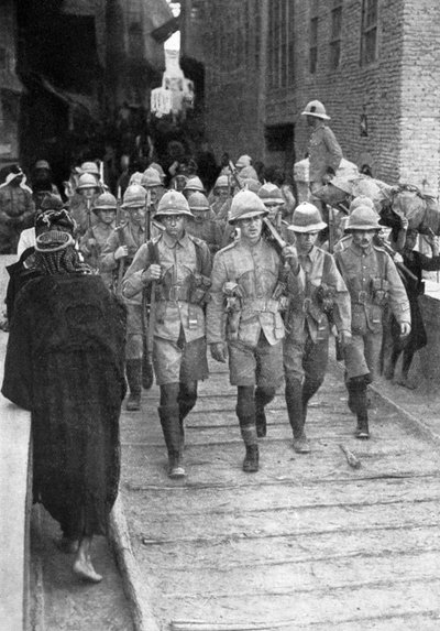 İngiliz birlikleri Bağdat yolunda, Birinci Dünya Savaşı, 1917, c1920 by Unbekannt