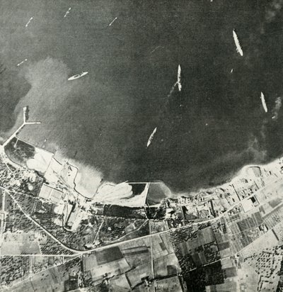 Malta kıyılarında İngiliz savaş gemileri, İkinci Dünya Savaşı, 1940-1942 1944. by Unbekannt