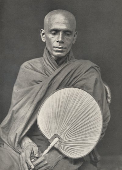Palmiye yapraklarıyla Burma tarikatının Budist keşişi, 1926 by Unbekannt