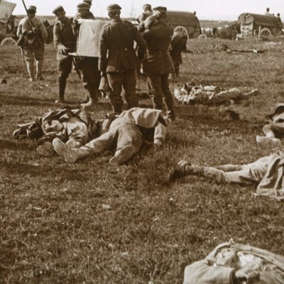 Cesetlerin gömülmesi, Sainte-Marie-à-Py, kuzey Fransa, c1914-c1918 by Unbekannt