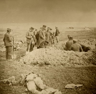 Cesetlerin gömülmesi, Sainte-Marie-à-Py, kuzey Fransa, c1914-c1918. by Unbekannt