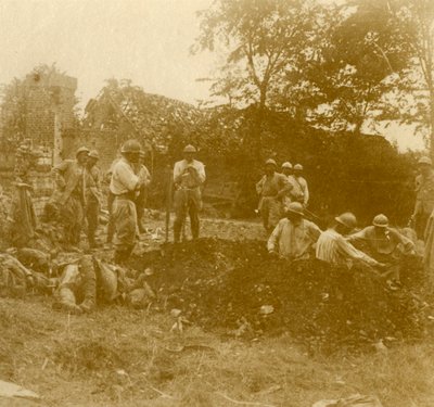 Ölüleri gömmek, c1914-c1918 by Unbekannt