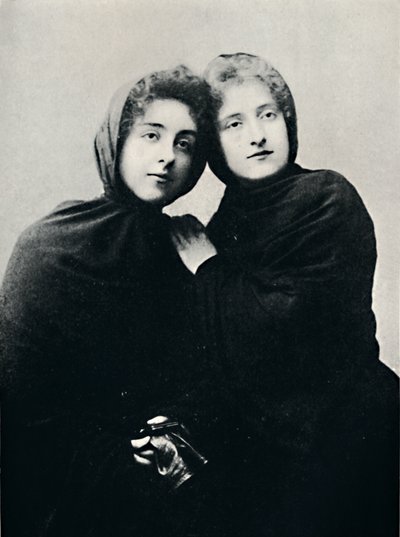 Kilise Kıyafetinde Şilili Bayanlar Manto, 1911 by Unbekannt