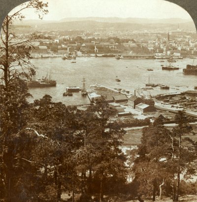 Christiania ve yoğun limanı, N.W. Sağdaki Ekeberg Kraliyet Sarayı