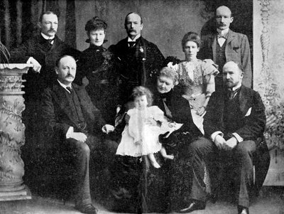 Albay Robert Baden-Powell ve annesi, kız kardeşi ve dört erkek kardeşi, 1900. by Unbekannt