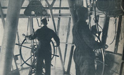 Yolcular İçin Konfor ve Muhteşem Bir Merkezi Kontrol Kabini, c1935 by Unbekannt