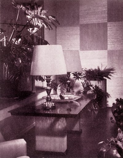 Paul T. Frankl tarafından tasarlanan geniş bir oturma odasının köşesi, 1949. by Unbekannt