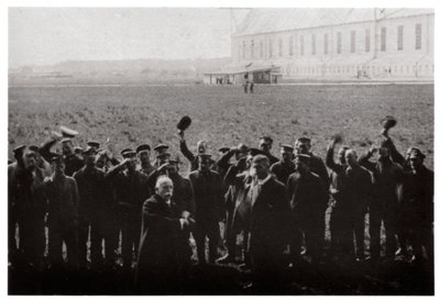 Kont Zeppelin donanma zeplin filosunun üyeleri tarafından selamlandı, Almanya, 1914-1917 1933 by Unbekannt
