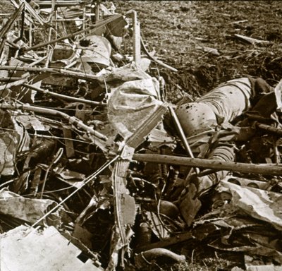 Düşen uçak, Aisne, Fransa, c1914-c1918 by Unbekannt