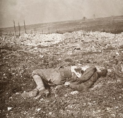 Ölü Alman askeri, Verdun, kuzey Fransa, c1914-c1918. by Unbekannt