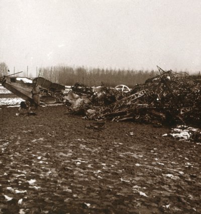 Yok edilen zeplin, c1914-c1918 by Unbekannt