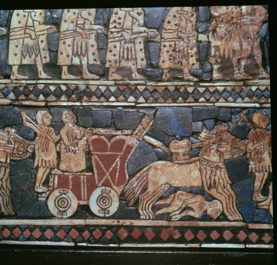 Ur Standardından bir Sümer Savaş Arabasını gösteren detay, güney Irak, yaklaşık MÖ 2600-2400 by Unbekannt