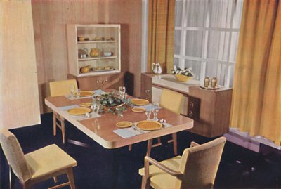Kuş bakışı akçaağaçtan yemek odası grubu, 1942. by Unbekannt