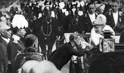 Edward VIII, Kraliçe Mary