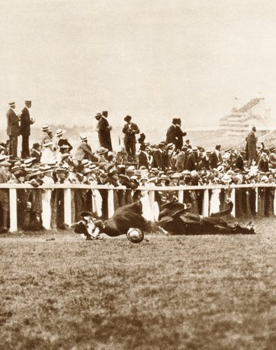 Emily Davison Derby sırasında kendisini Kings atının önüne atarken, Epsom, Surrey, 1913 by Unbekannt