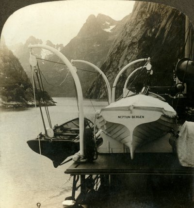 Lyngenfjord, Norveç, c1905 boyunca sarp kayalıklardan geçerek North Cape