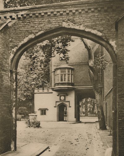 Giriş Avlusu ve Charterhouse Geçidi, c1935. by Unbekannt