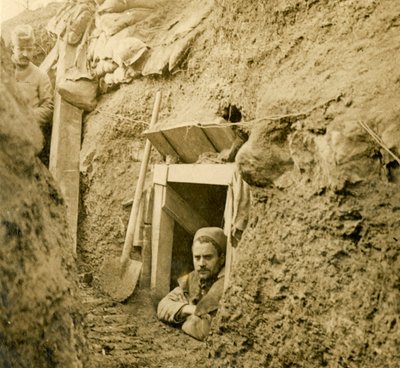 Bir sığınağa giriş, c1914-c1918 by Unbekannt