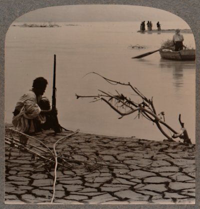 Lut Gölü kıyısındaki balıkçılar: kıyıda çatlaklar gösteriliyor, c1900 by Unbekannt