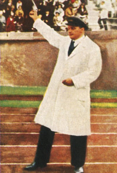 Franz Miller marş tabancasını ateşliyor, 1928. by Unbekannt