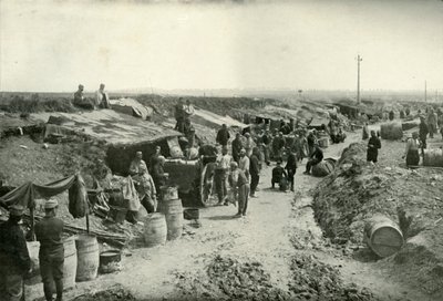 Ateş Hattının Arkasındaki Fransız Saha Servis Mutfakları, 1919. by Unbekannt