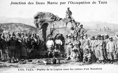 Fransız Yabancı Lejyonu, bazı Marabout harabeleri tarafından, Taza, Fas, 1904 by Unbekannt